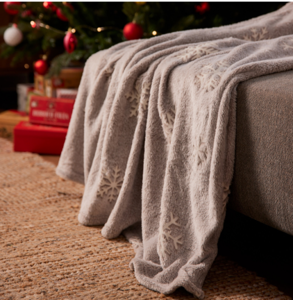 Плед светящийся в темноте Этель «Снежинки» 150*200 см Плед светящийся в темноте Этель «Снежинки» 150*200 см