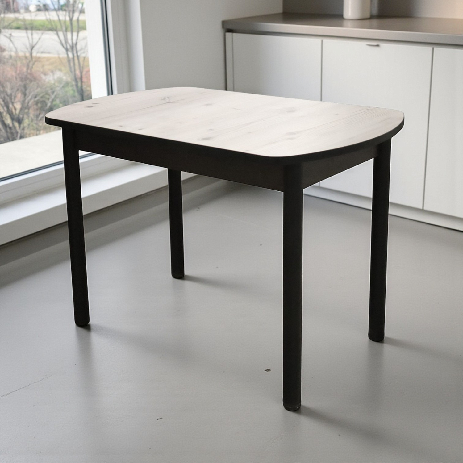 Стол Фаворит 1100*700 Пластик Бискайская сосна,(B5)/ЛДСП Бодега темн.+опоры(Черный)